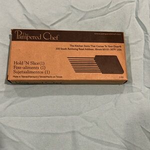 The Pampered Chef Slice and Hold Like New In Box